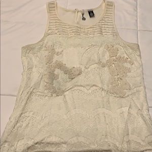 Gently worn, BKE, razorback top. Size M!